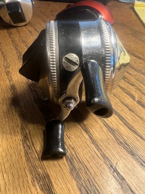 Vintage Zebco  33 fishing reel 1960 2 rivet steel base