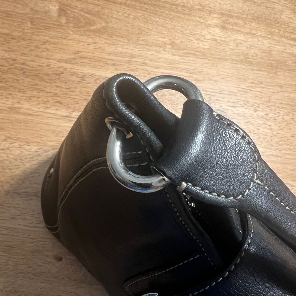 Cole Haan Avalon Leather Shoulder bag black zip & magnetic Cole Haan Avalon Leather Shoulder bag black zip & magnetic