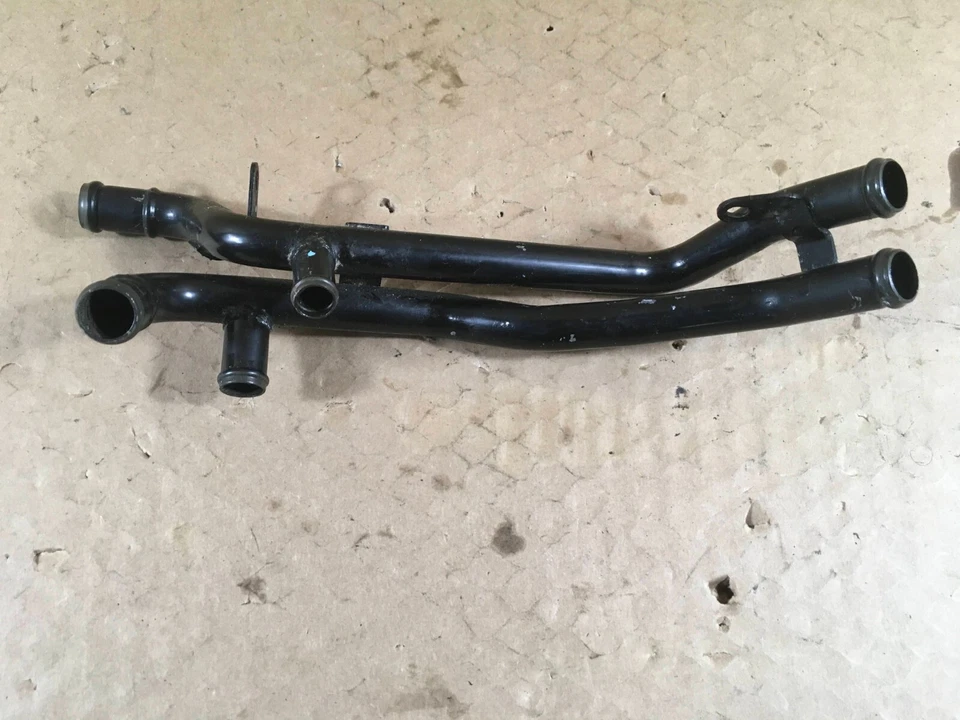 Tubos de manguera de refrigerante del motor Volkswagen Beetle 2014-2015 1,8 L 5C0121064 OEM. Foto 3 de 4
