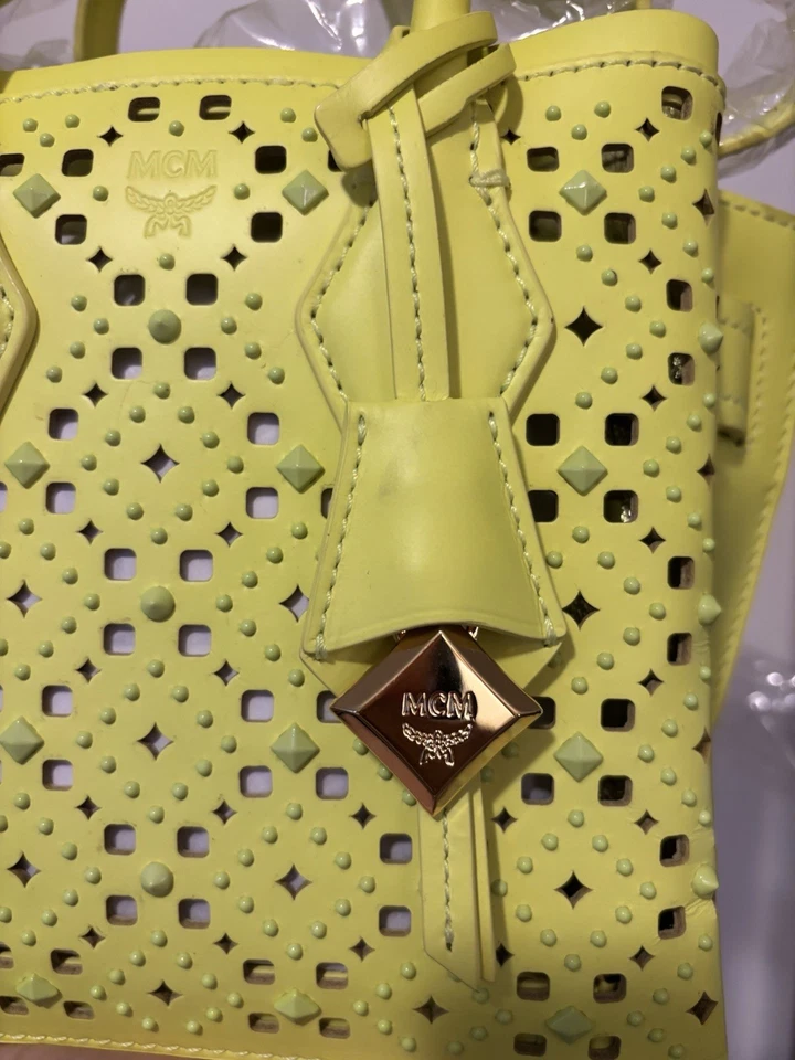 NUEVO MCM Mini Neo Millia Bolso de Mano Amarillo Perforado Foto 3 de 4