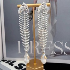 Sliver  Schiaparelli Toned Fishbone paired with Baroque pearl pendant Earrings