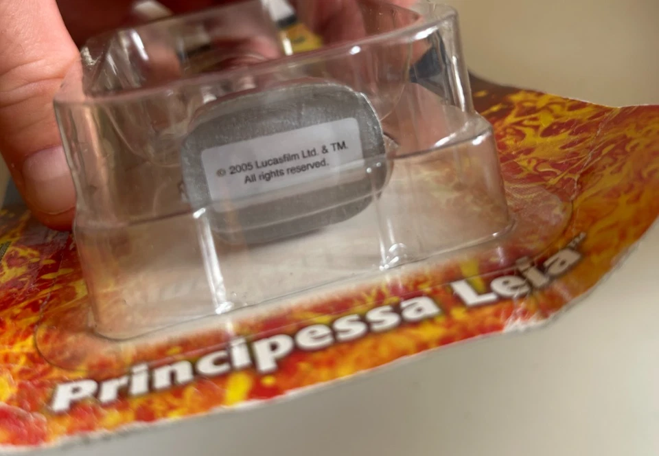 PRINCIPESSA LEIA Star Wars Modellino in metallo scala 1:32 2005  con blister - Immagine 2 di 2