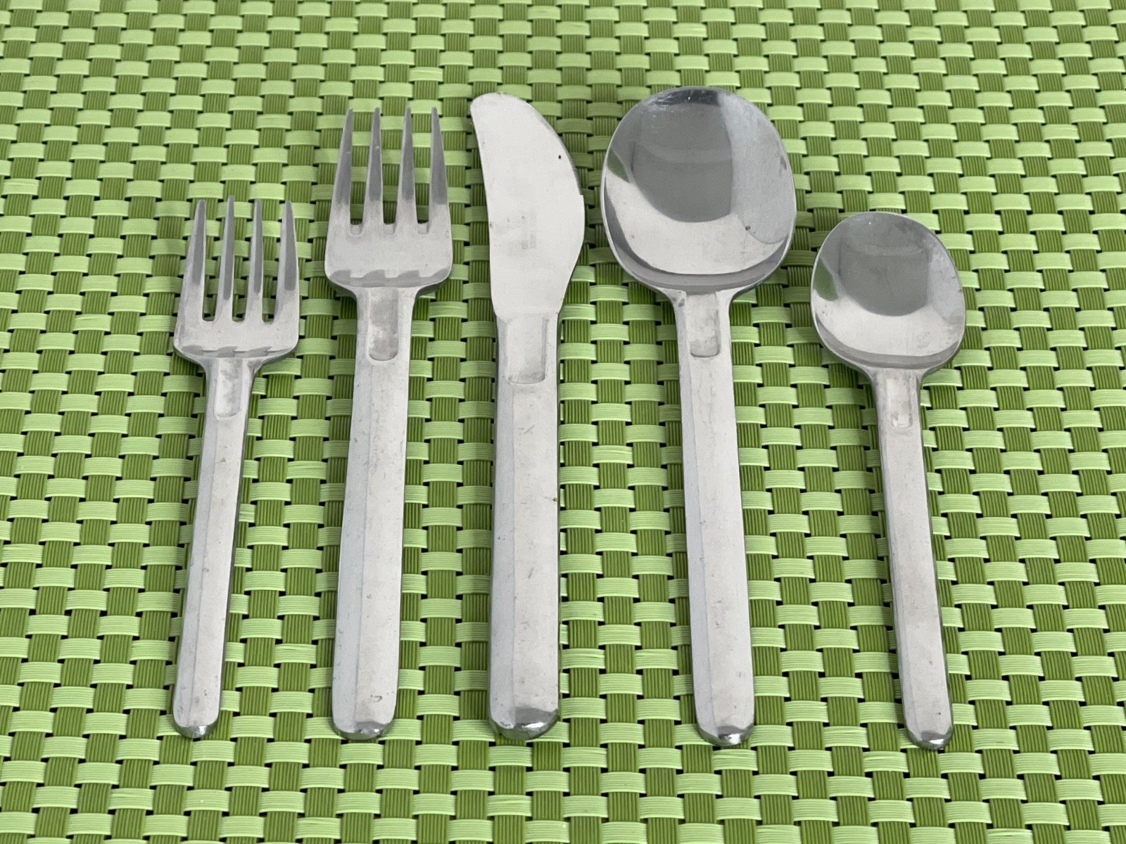 Oxford Hall Unknown Pattern Stainless 32pc Set Glossy Japan 