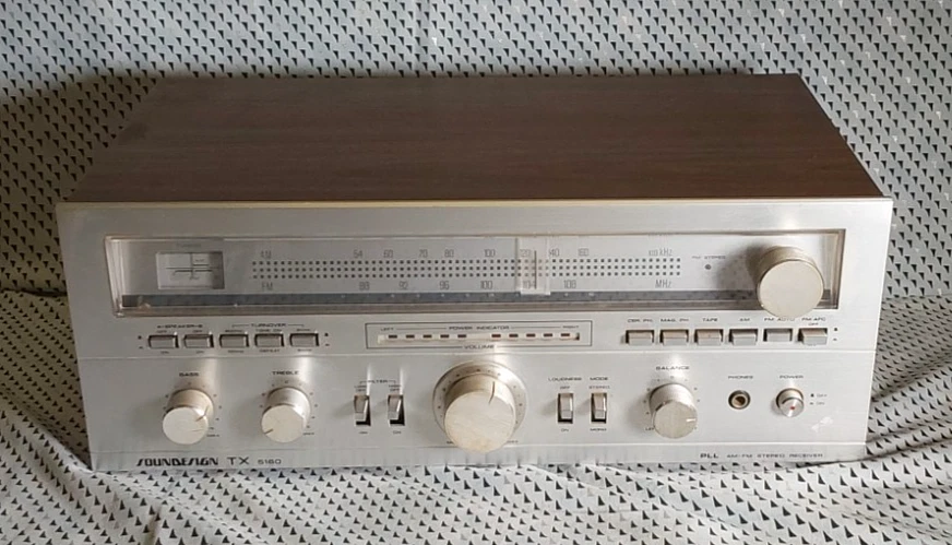 Receptor estéreo AM/FM Soundesign TX 5160 de colección con cable de madera compacto 120 W Foto 2 de 4