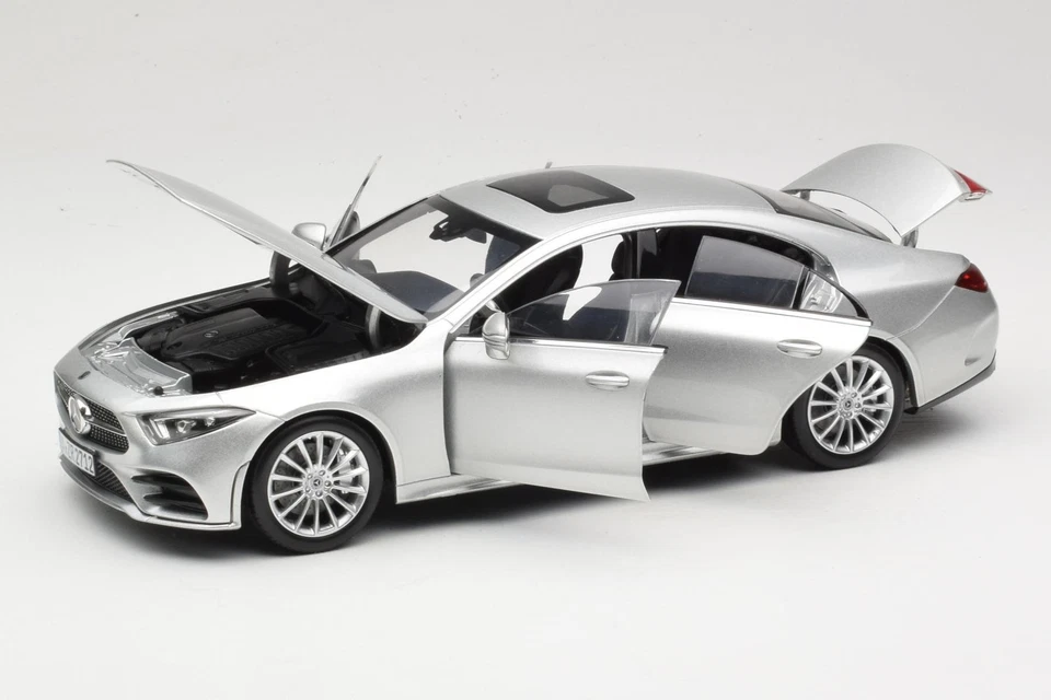 183489 Mercedes CLS Silver Norev 1:18 - Immagine 2 di 4
