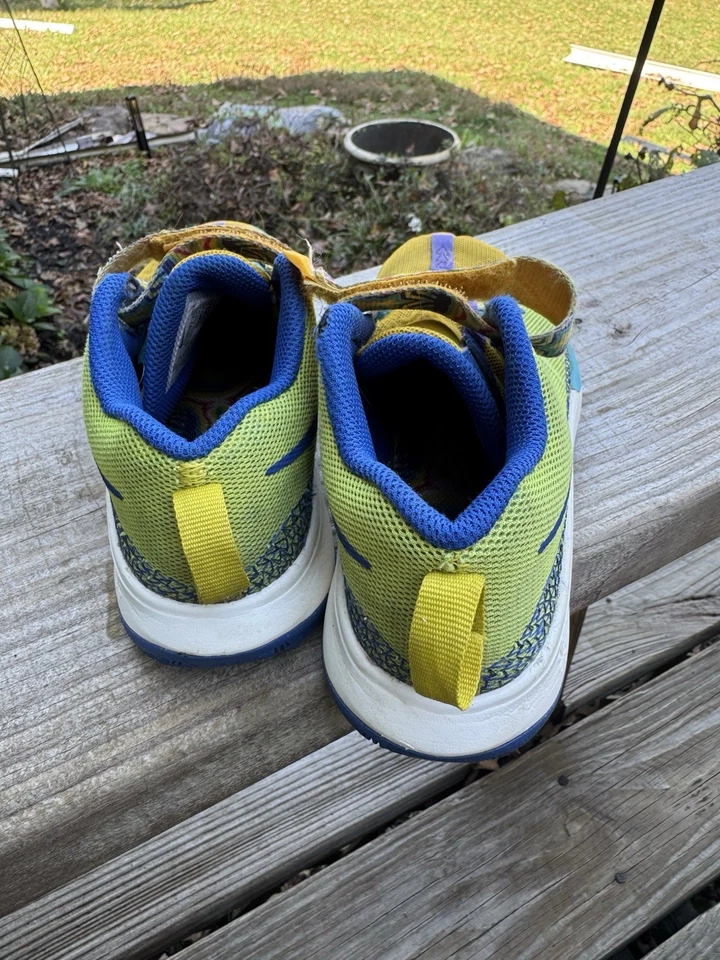 Zapato de baloncesto preescolar Nike Kyrie Flytrap 6 "caleidoscopio" talla 3 Foto 4 de 4