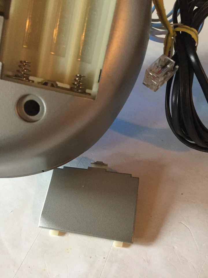 Sharper Image Info Globe Scrolling Caller ID Clock Calendar & Memos WI701 - Image 4 of 4