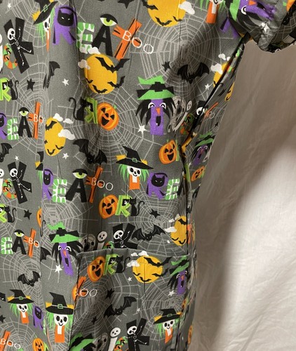 Cassandra O Ghosts Pumpkins Bats Cats Halloween Nurse Scrub Top Grey Med - Picture 3 of 6