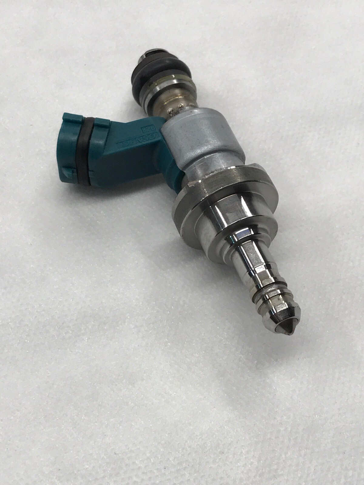 Fuel Injector Lexus IS250/GS300 2.5L/3.0L V6 20062015 OEM Denso 23250