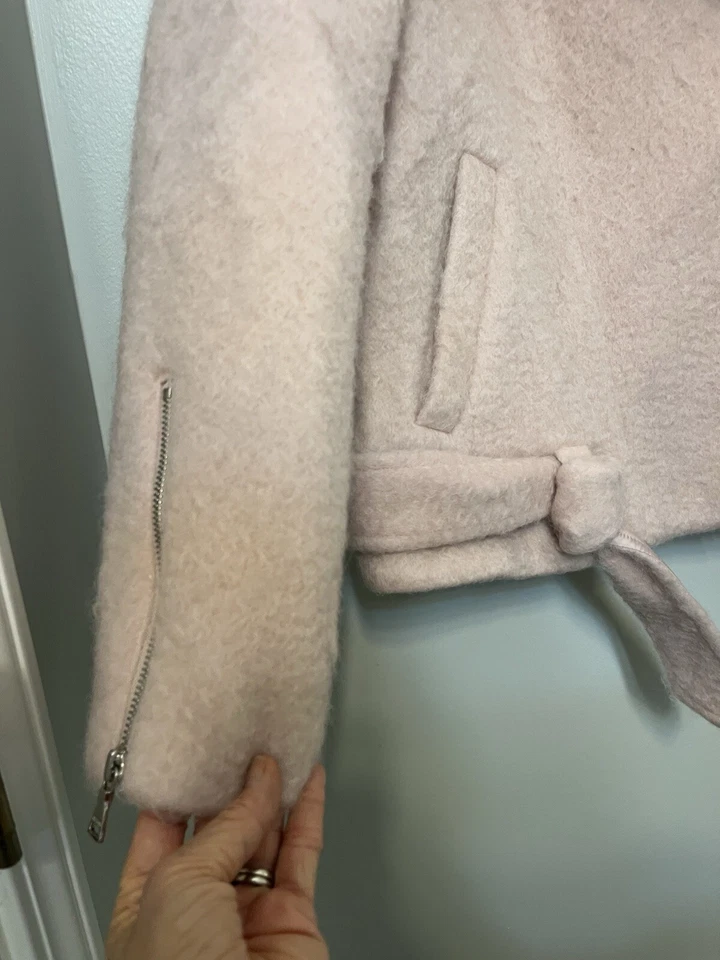 ABRIGO CHAQUETA MOTO CON CINTURÓN MEZCLA LANA ROSA EXPRESS MEDIANO USADO EN EXCELENTE ESTADO Foto 3 de 4