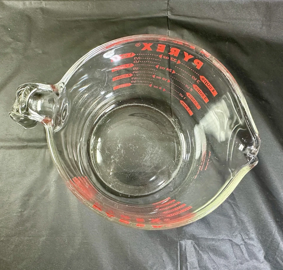 Taza medidora Pyrex vintage 4 tazas 1 cuarto 32 oz #33 letras rojas mango abierto ancho Foto 4 de 4