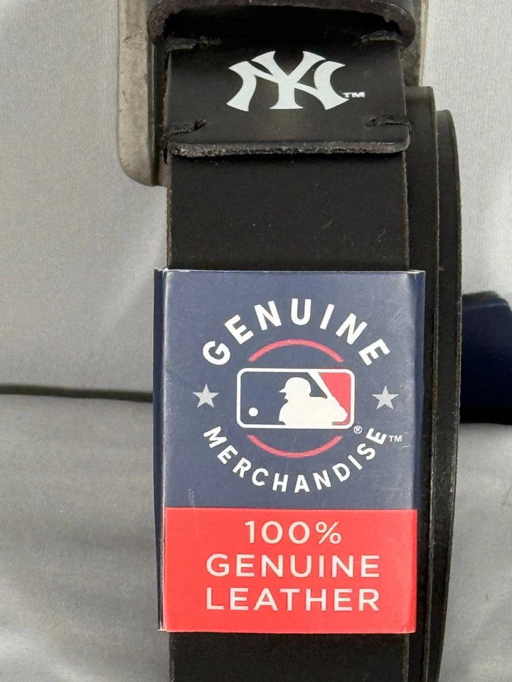 NUEVO CON ETIQUETAS MLB New York Yankees Cinturón de Cuero Negro Para Hombre 42-44 Mercancía Genuina Foto 3 de 4