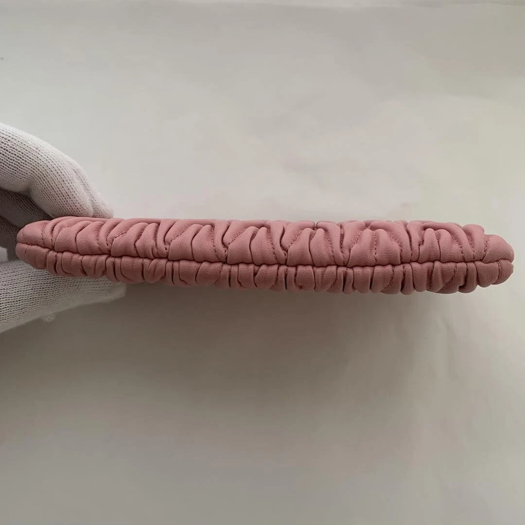 MIU MIU Pochette in pelle rosa matelassé elegante mini borsa trapuntata dal Giappone