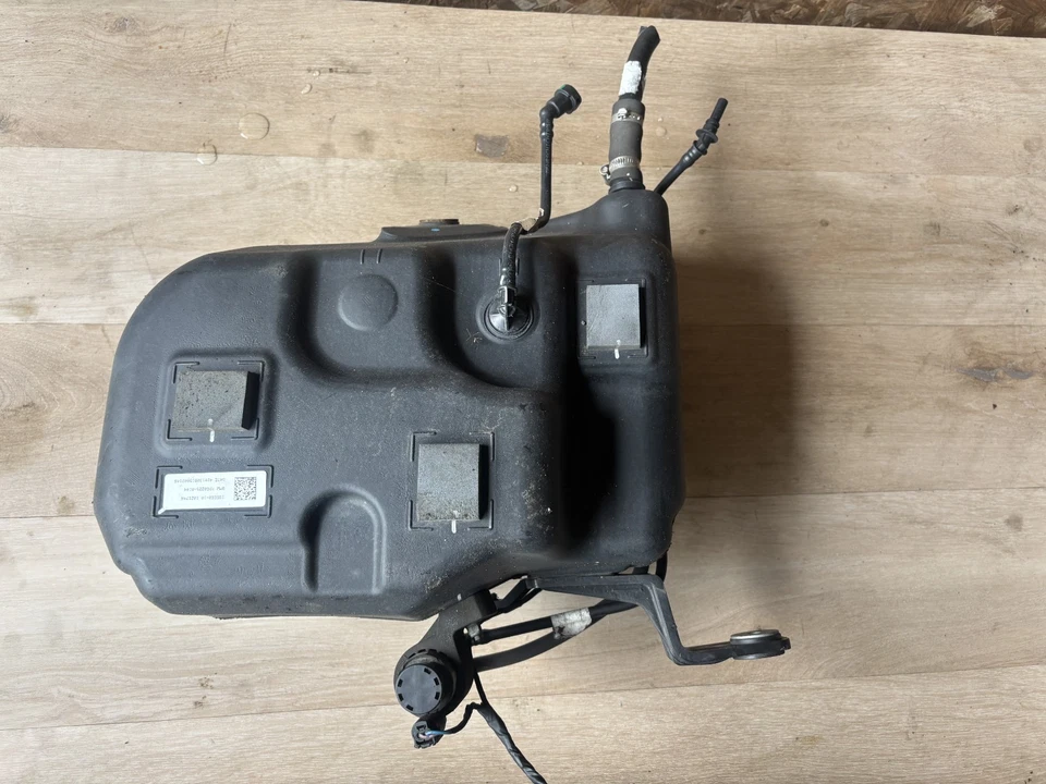 BMW 328D TDI OEM F30 14-18 2,0 L DIÉSEL LÍQUIDO DE ESCAPE DEF SCR TANQUE DE FLUIDO PASIVO Foto 3 de 3