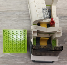 Lego City 7639 Camper RV INCOMPLETE SET MISSING 4 PIECES NO MANUAL READ