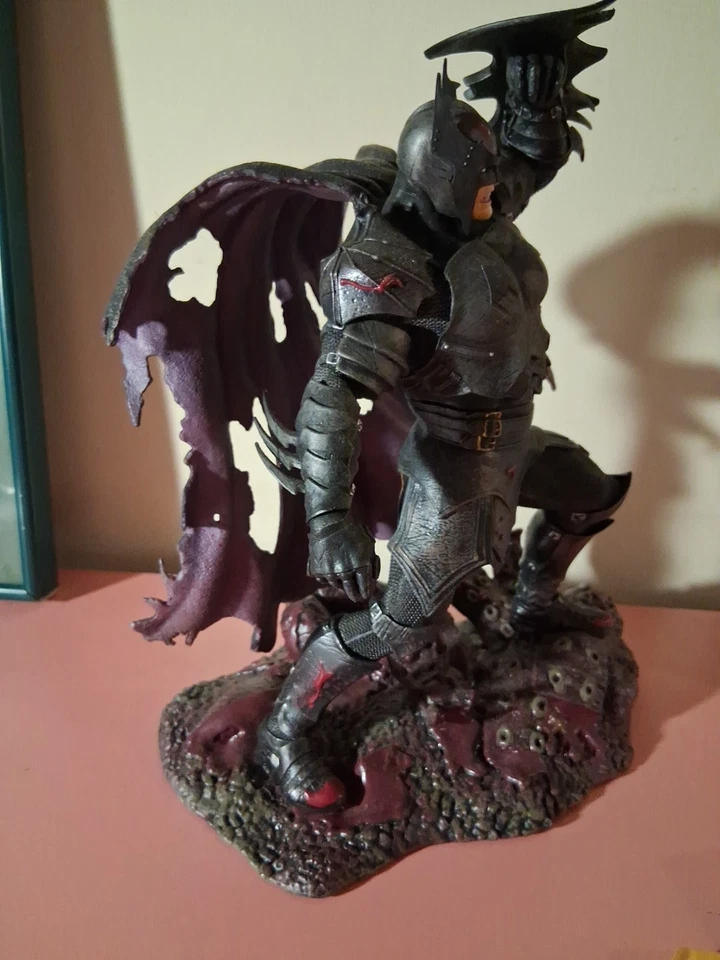 Diamond Select Toys DC Gallery: Dark Nights Metal Batman PVC estatua Foto 3 de 4