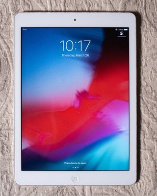 Apple iPad Air Model A1474 16GB Wi-Fi Only Silver–No Scratches on