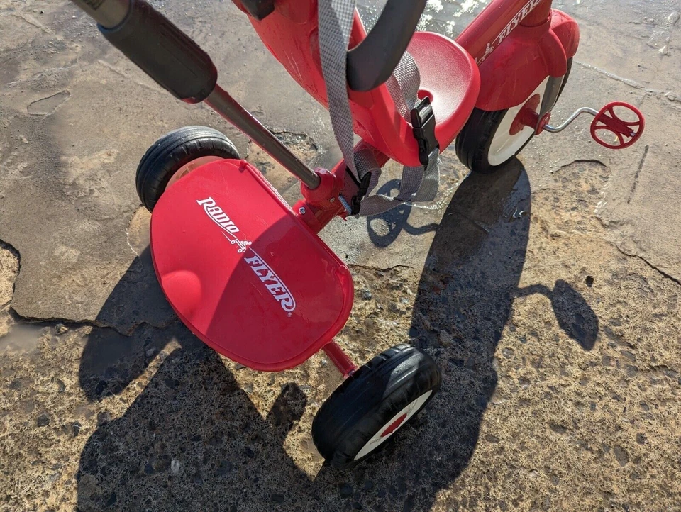 Radio Flyer 4 en 1 Stroll 'N Trike Niños y Niños Pequeños Triciclo Rojo Foto 3 de 3