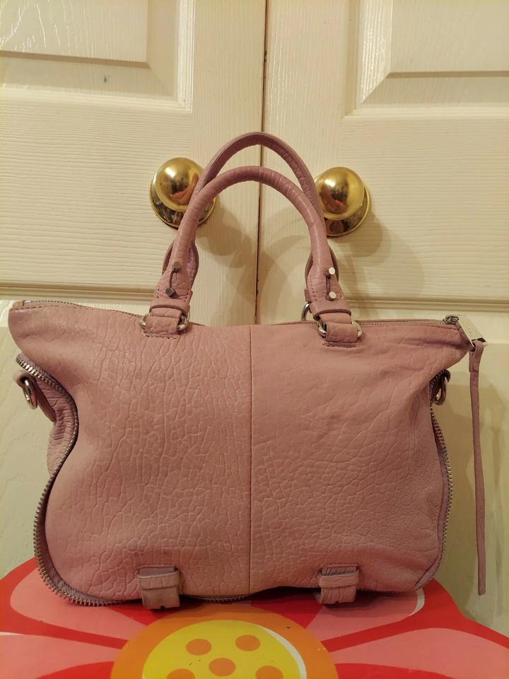 Bolso de mano She+lo mediano de cuero rosa. El estado es muy bueno Foto 2 de 4