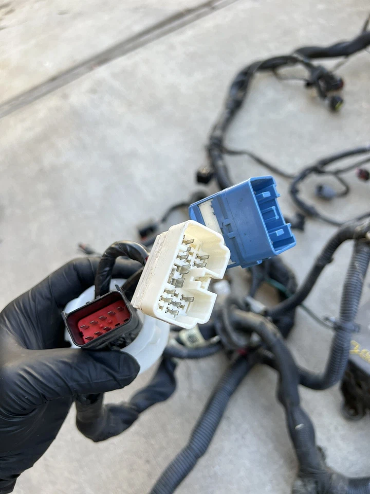 PLYMOUTH PROWLER 97-02 CAIXA DE FUSÍVEIS DE MOTOR FABRICANTE DE EQUIPAMENTO ORIGINAL COM CHICOTE DE FIOS, P# 04815901AC - Imagem 4 de 4