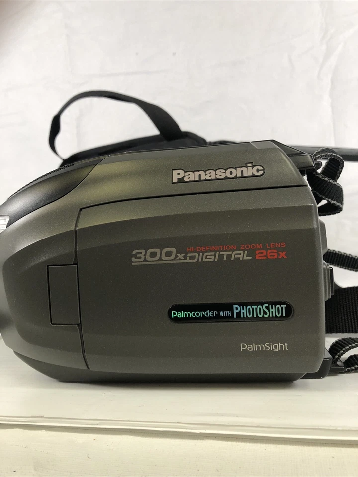 Panasonic pv-l750d VHS-C Palm Sight Camcorder With Bag And Charger And Other Acc - Image 3 of 4