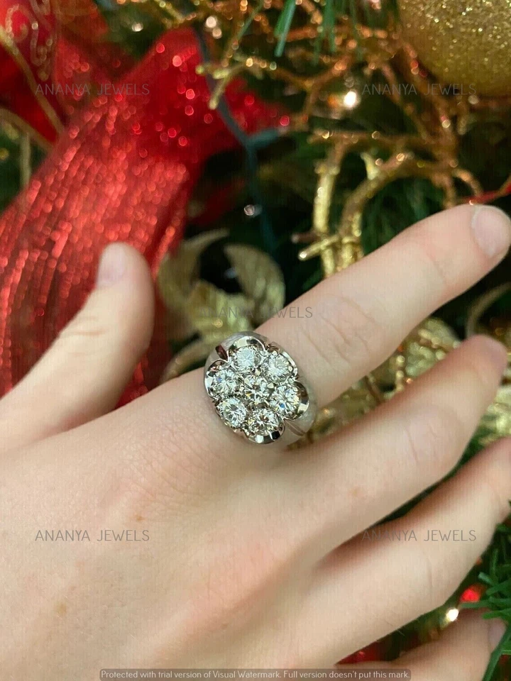Anillo de compromiso real de plata de ley 925 con racimo de moissanita de corte redondo de 3 quilates para hombre Foto 2 de 4