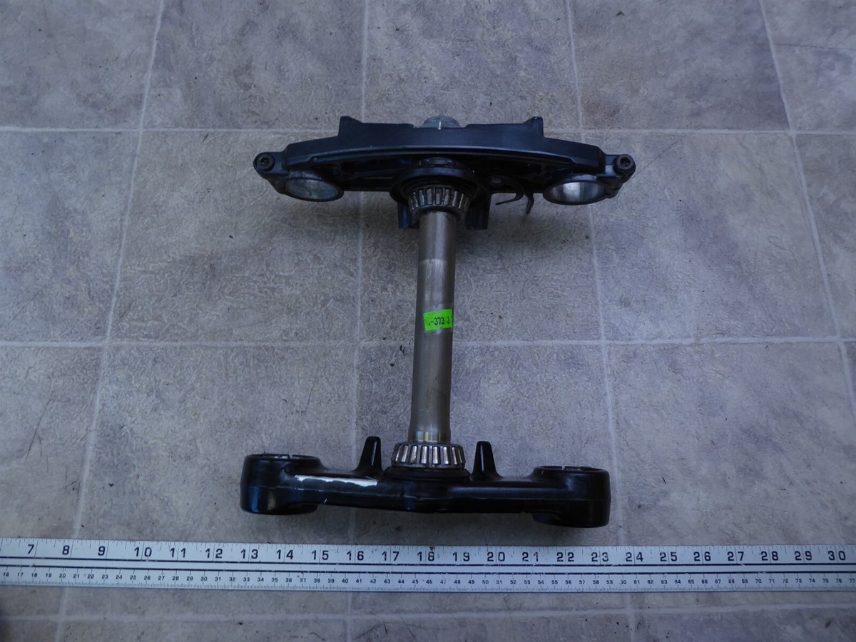 1994 Kawasaki ZX600E Ninja K373-3) triple tree steering stem clamp