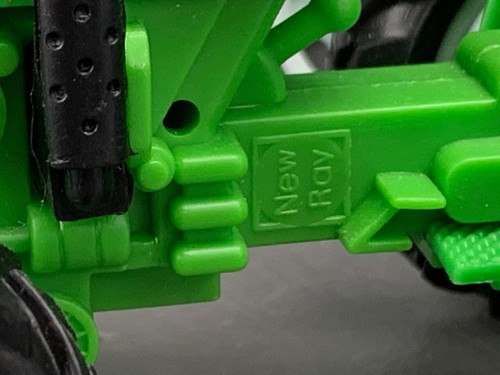 4X Lot 1/32 Scale - Three Green Farm Tractors One Green Feed Trailer D0137 - Picture 8 of 12