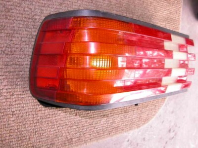 テールライト 赤と白 ストライプ　ベンツW126　560SEL　ケーニッヒ 86-92 Mercedes W126 420SEL 560SEL Tail Light Tail Lamp Rear Right