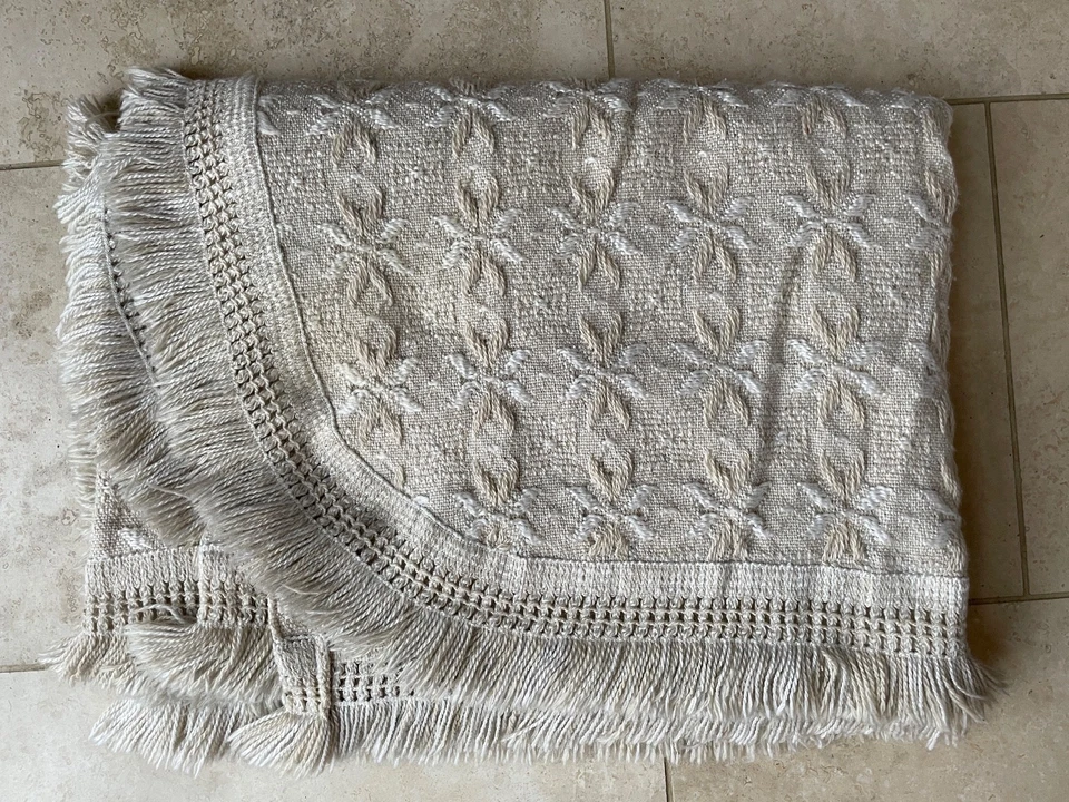 Vintage Woven Acrylic Blanket Throw Bedspread Portugal 230 x 216 Fringed Ex cond - Image 4 of 4