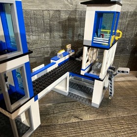 LEGO CITY Police Station (60141) Complete Set & Minifigs No Box or Instructions