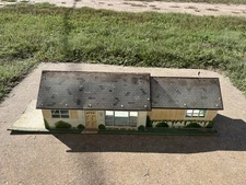 MARX TIN RANCH DOLL HOUSE Play Set 1950s Litho Metal Mid Century RARE Toy