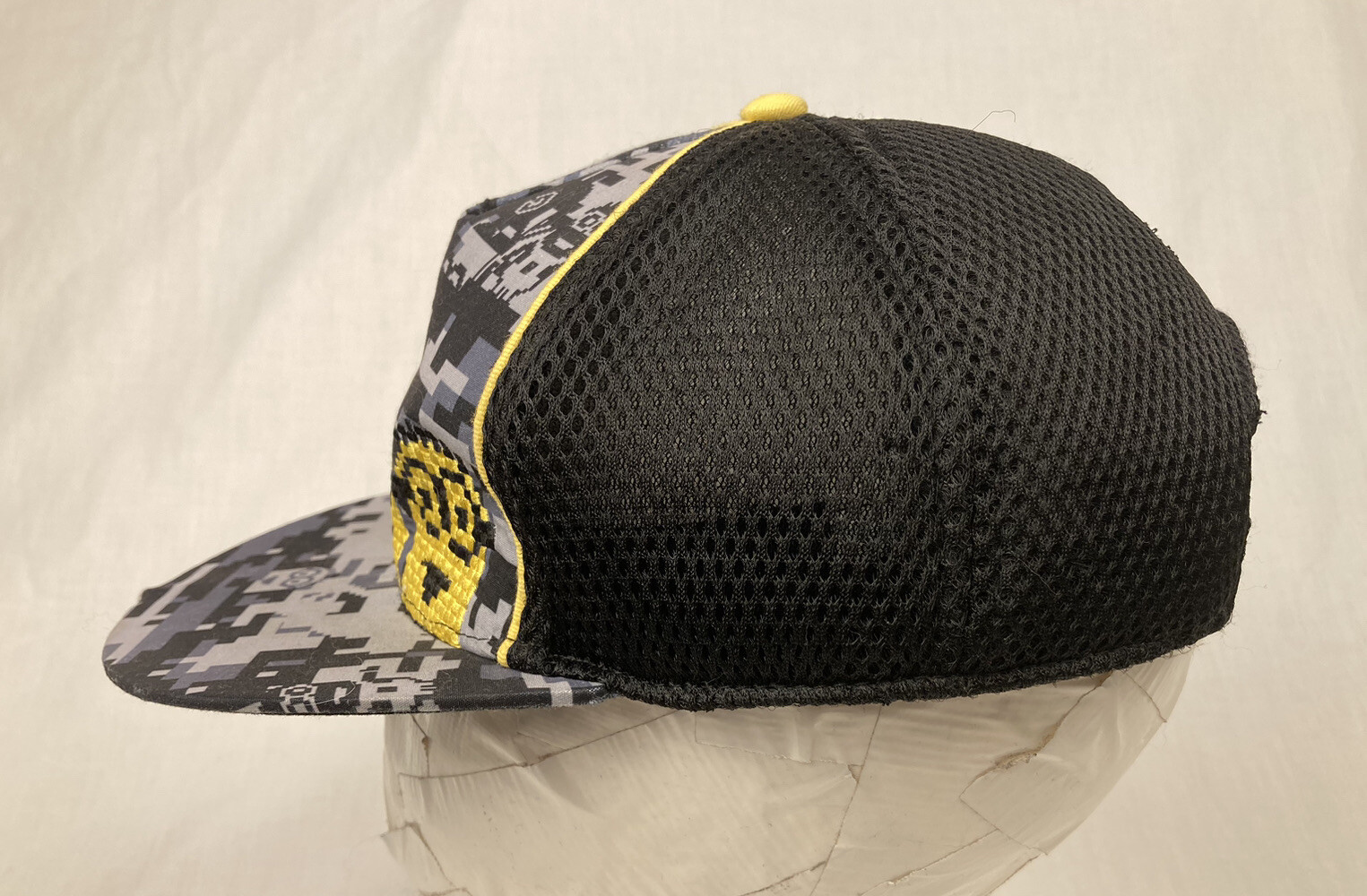 Despicable Me Minion Made Check Camo Light-Up Adjustable Snapback Kids Cap Hat image 4