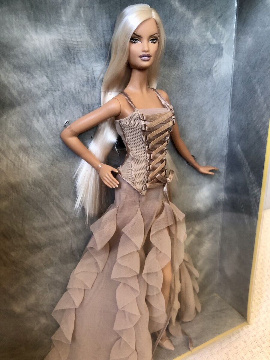 Versace Barbie Doll Gold Label Limited Edition 2004 Mattel Versace Barbie Doll Gold Label Limited Edition 2004 Mattel