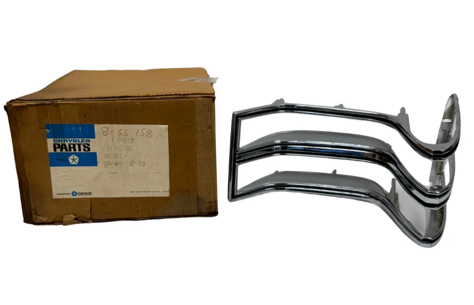 1967 Chrysler New Yorker lanterna traseira direita moldura cromada 2606766 NOS. - Imagem 2 de 4