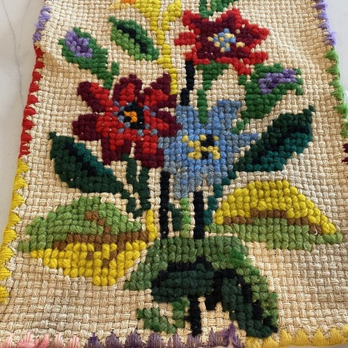 Table Runner 38” x 12” Chunky Floral Cross Stitch Yarn Vintage - Picture 2 of 9