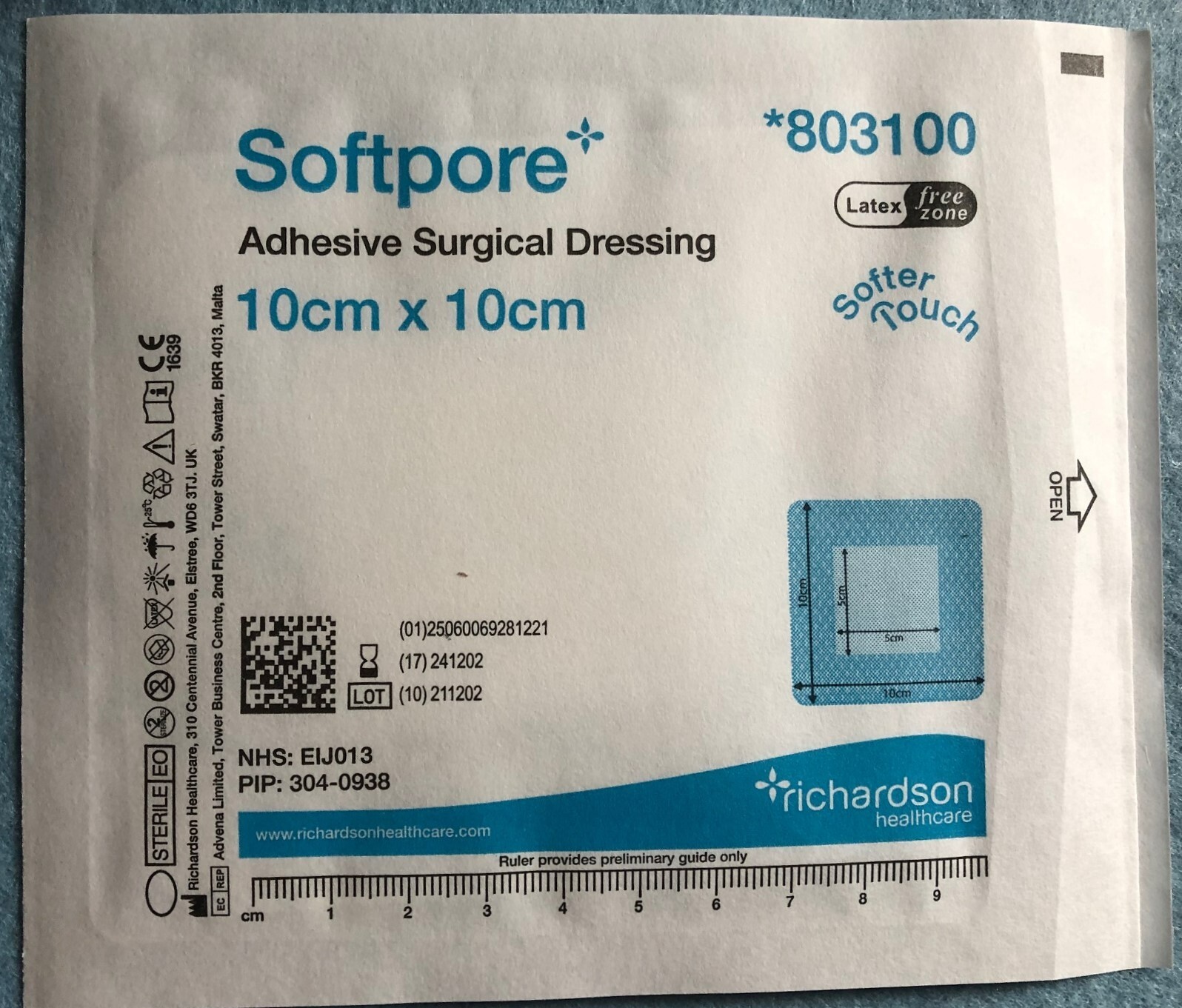 Softpore Adhesive Surgical 10x10 cm Dressing, Sterile, Single Use, Box