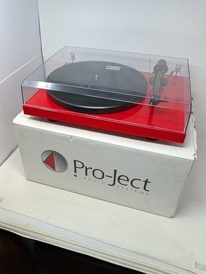 Pro-Ject Debut Carbon DC Turntable Red Color High-Quality Audio Ortofon