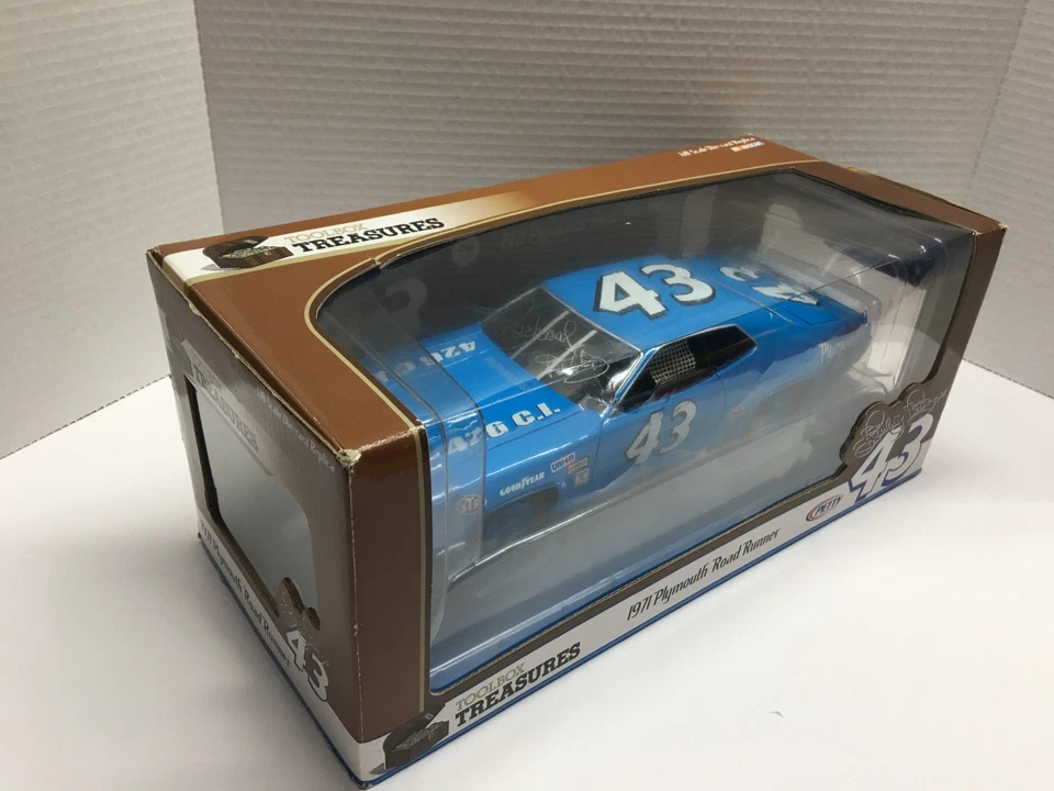 Richard Petty autografiado #43 1971 Road Runner 1/18 caja de herramientas tesoros Foto 3 de 4