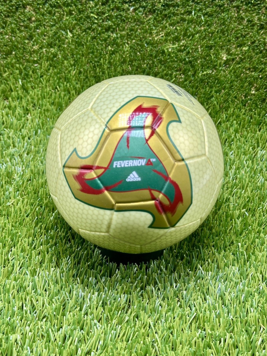 Adidas Fevernova Japan/Korea 2002 World Cup Mini Ball (ref