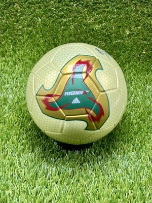 Adidas Fevernova Japan/Korea 2002 World Cup Mini Ball (ref