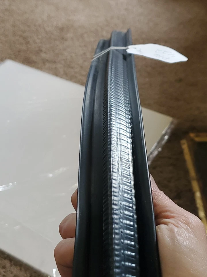 Sello de resistencia interior de la puerta delantera derecha GM 15138387 Chevy GMC Cadillac Foto 4 de 4