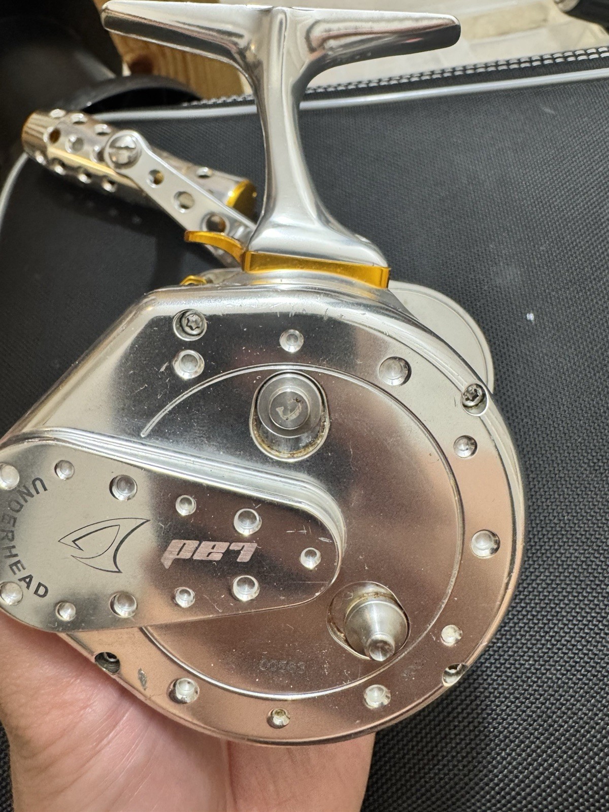 JIGGING MASTER  Jigging Righthanded Reel UNDERHEAD PE7 GOLD/SILVER.