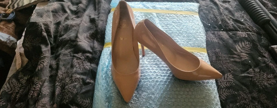 Christian Louboutin So Kate Nude charol talla 41 Foto 2 de 4