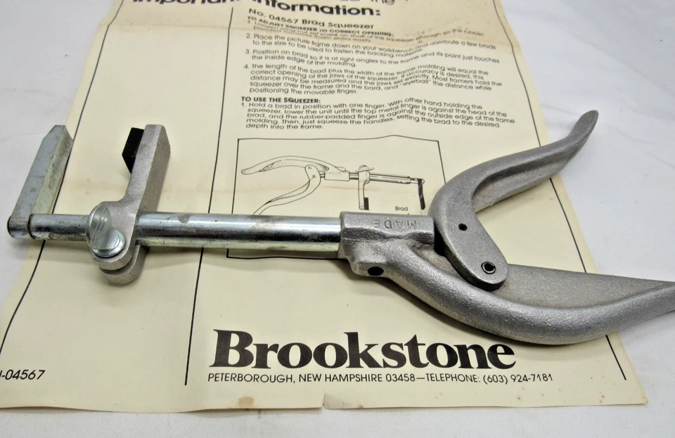 Exprimidor Brad No. 045678 hecho en EE. UU. por Brookstone Foto 2 de 4