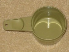 TUPPERWARE RETRO AVOCADO GREEN 2/3 CUP MEASURING CUP REPLACEMENT ~ MADE IN USA!