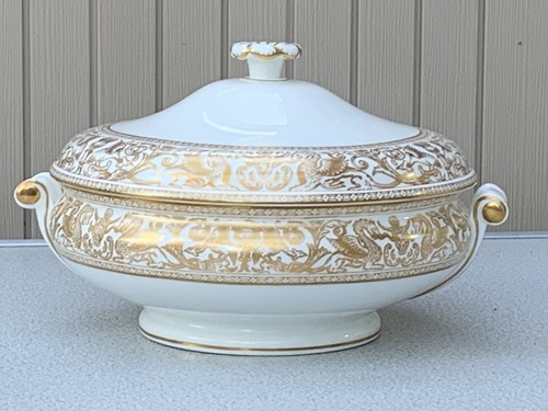 Wedgwood Gold Florentine W4219 Gold Dragons on White Vegetable Dish & Cover 10" - Picture 3 of 14