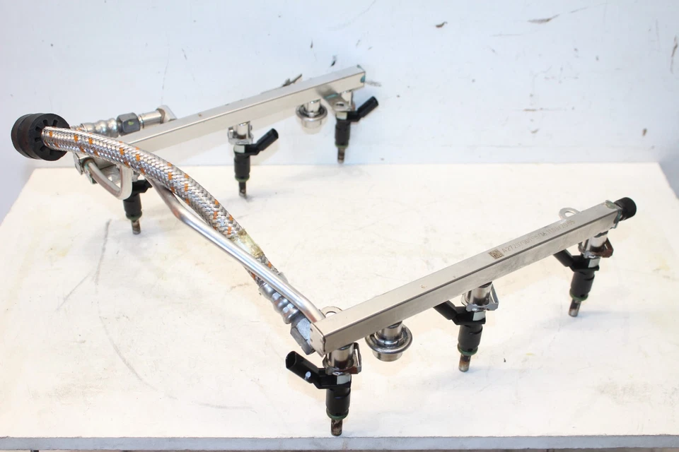 Mercedes-Benz SLK280 2006-2008 riel de combustible con inyectores OEM Foto 3 de 4