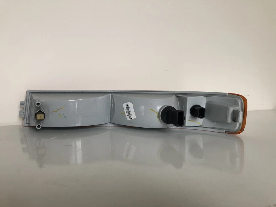 GM 84218438 Passenger Side Parking Lamp 2003-2020 Express/Savana OEM - Image 2 of 4