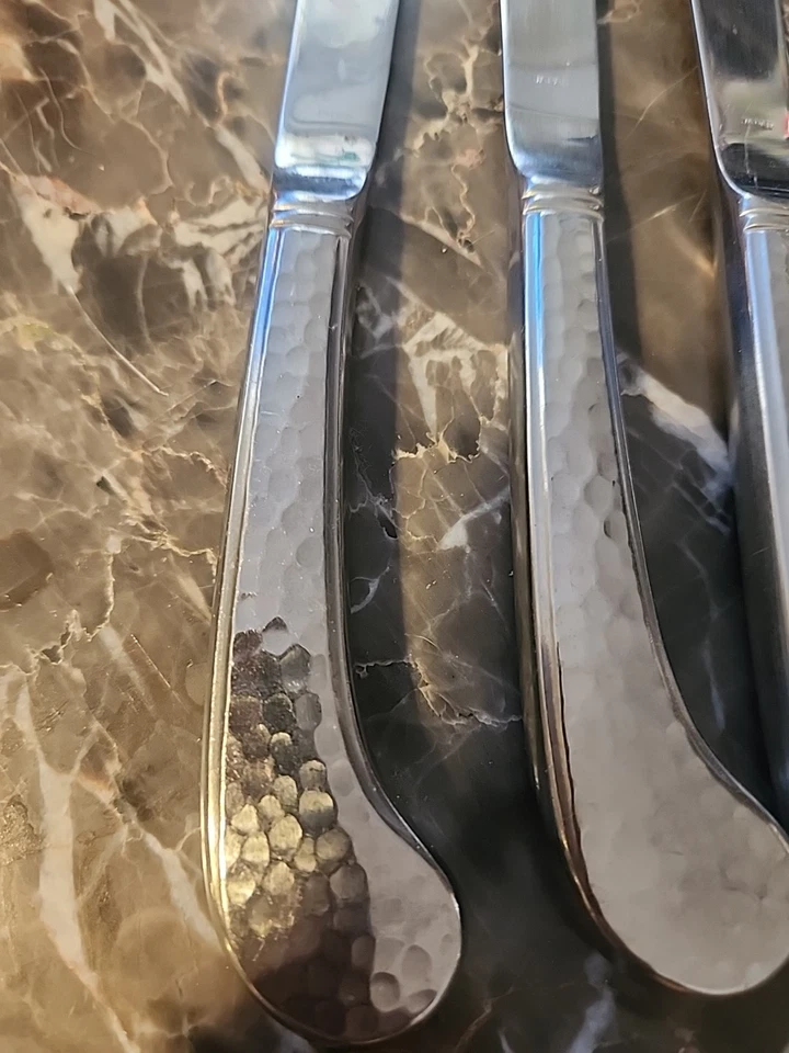 Juego de 4 cuchillos de mantequilla martillados con empuñadura de pistola de acero inoxidable japonés Foto 2 de 4